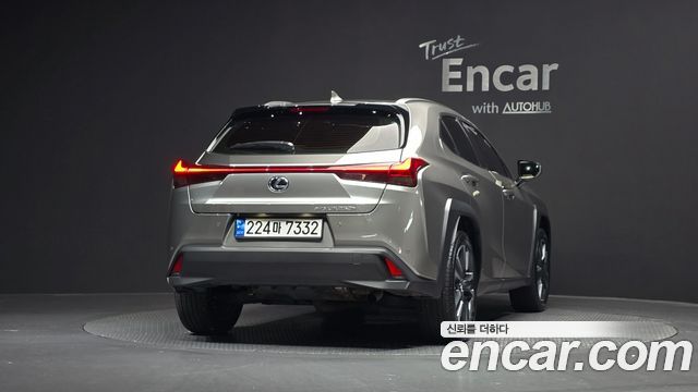 Лексус UX250h 2023 — миниатюра 4