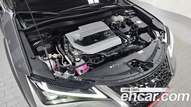 Лексус UX250h 2023 — миниатюра 6