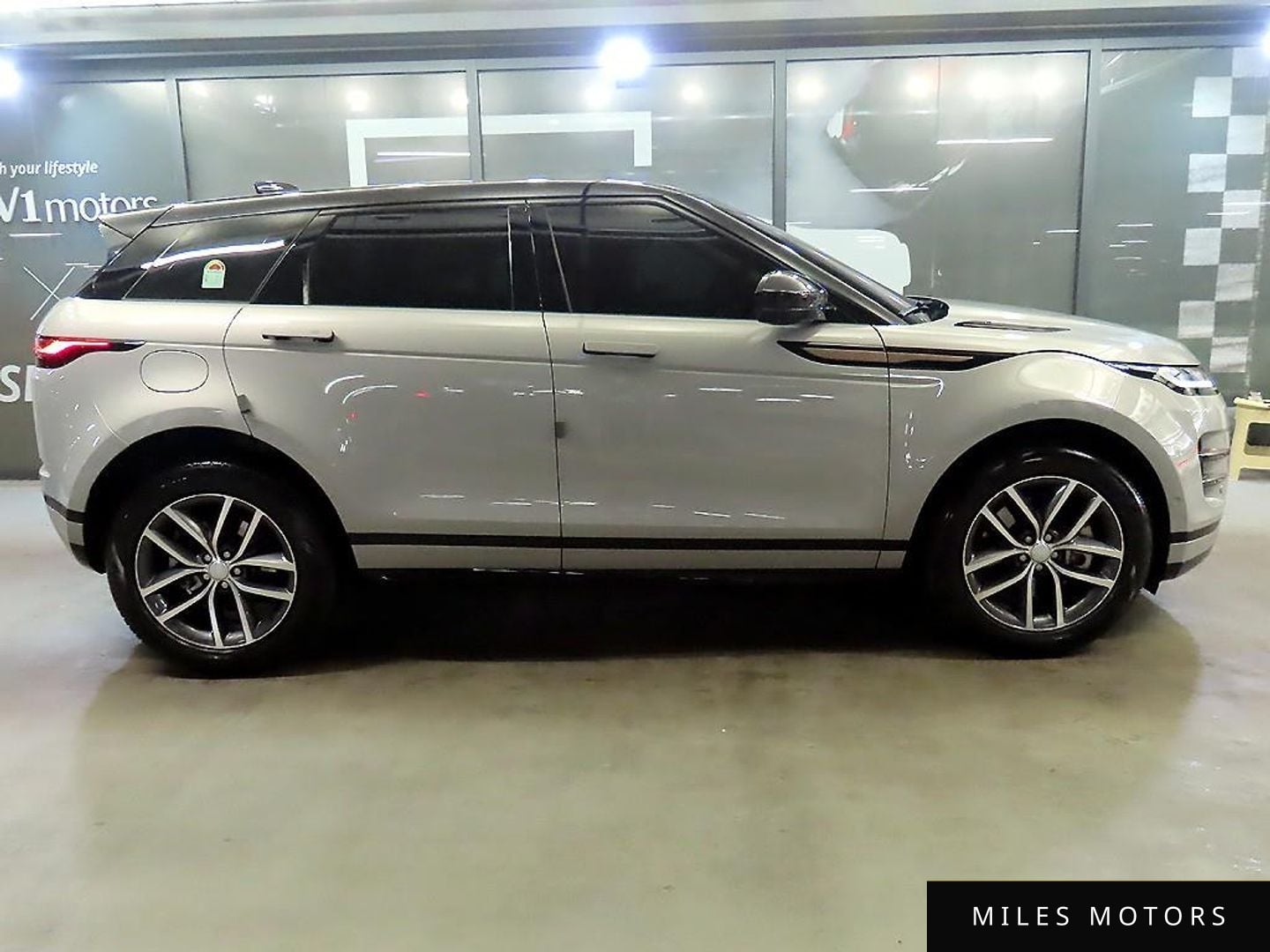 Land Rover 레인지로버 이보크 2025 — миниатюра 3
