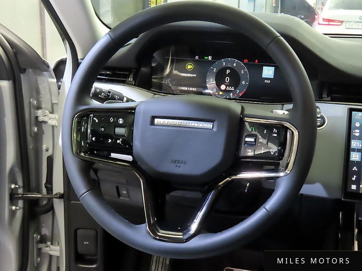Land Rover 레인지로버 이보크 2025 — миниатюра 8