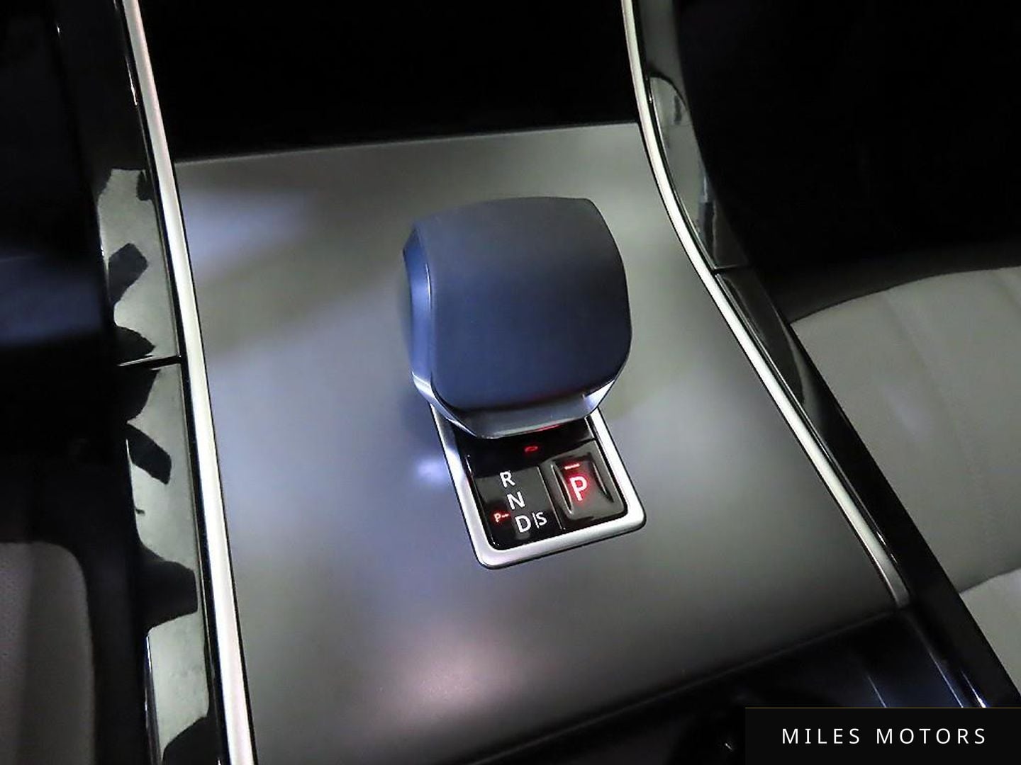 Land Rover 레인지로버 이보크 2025 — миниатюра 12