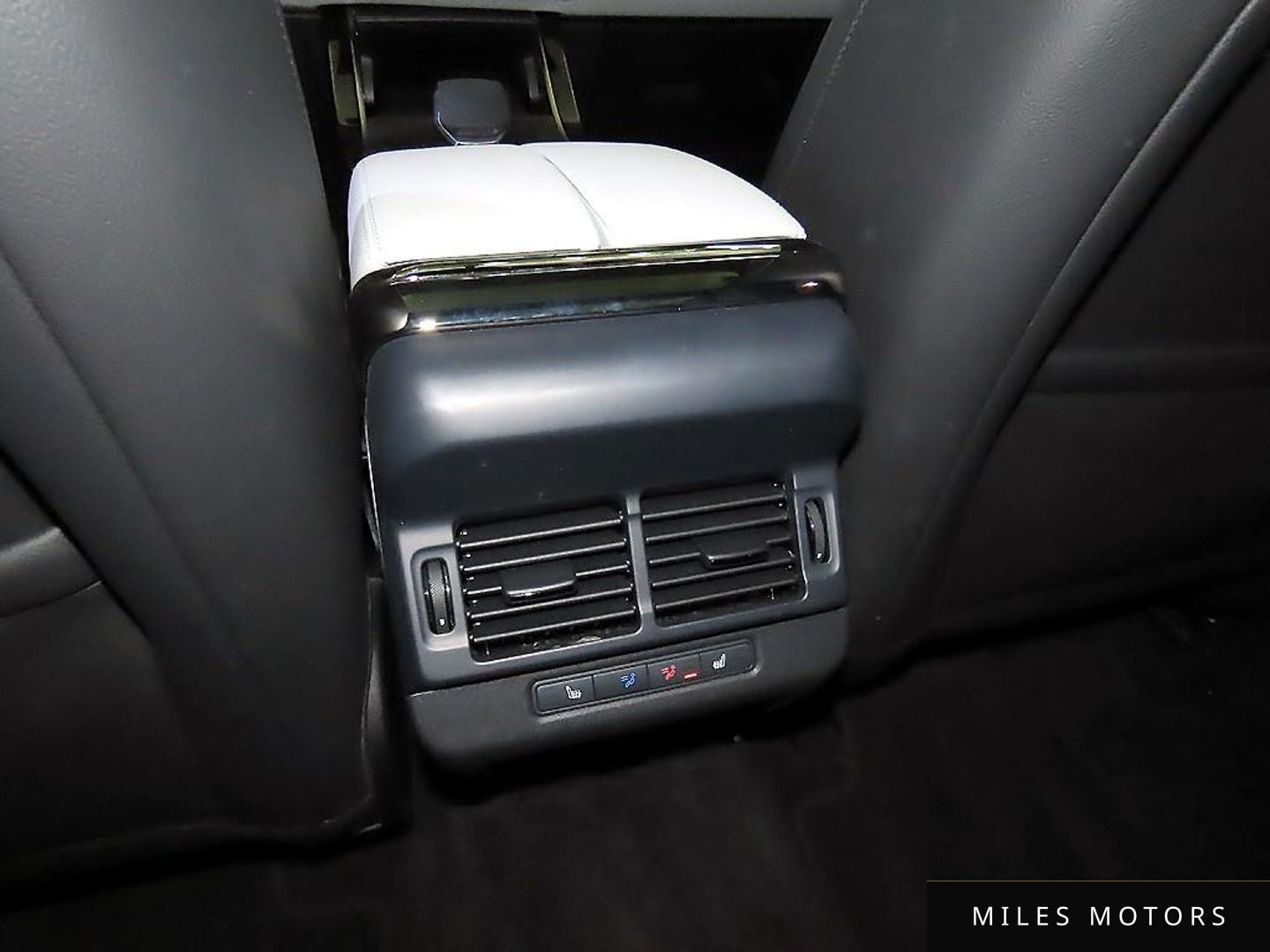 Land Rover 레인지로버 이보크 2025 — миниатюра 13