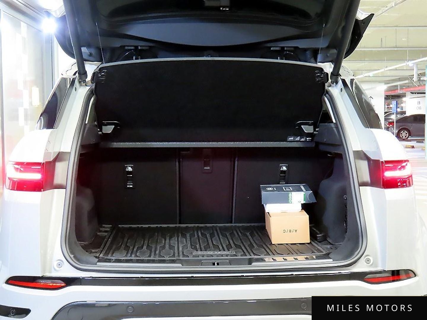 Land Rover 레인지로버 이보크 2025 — миниатюра 16