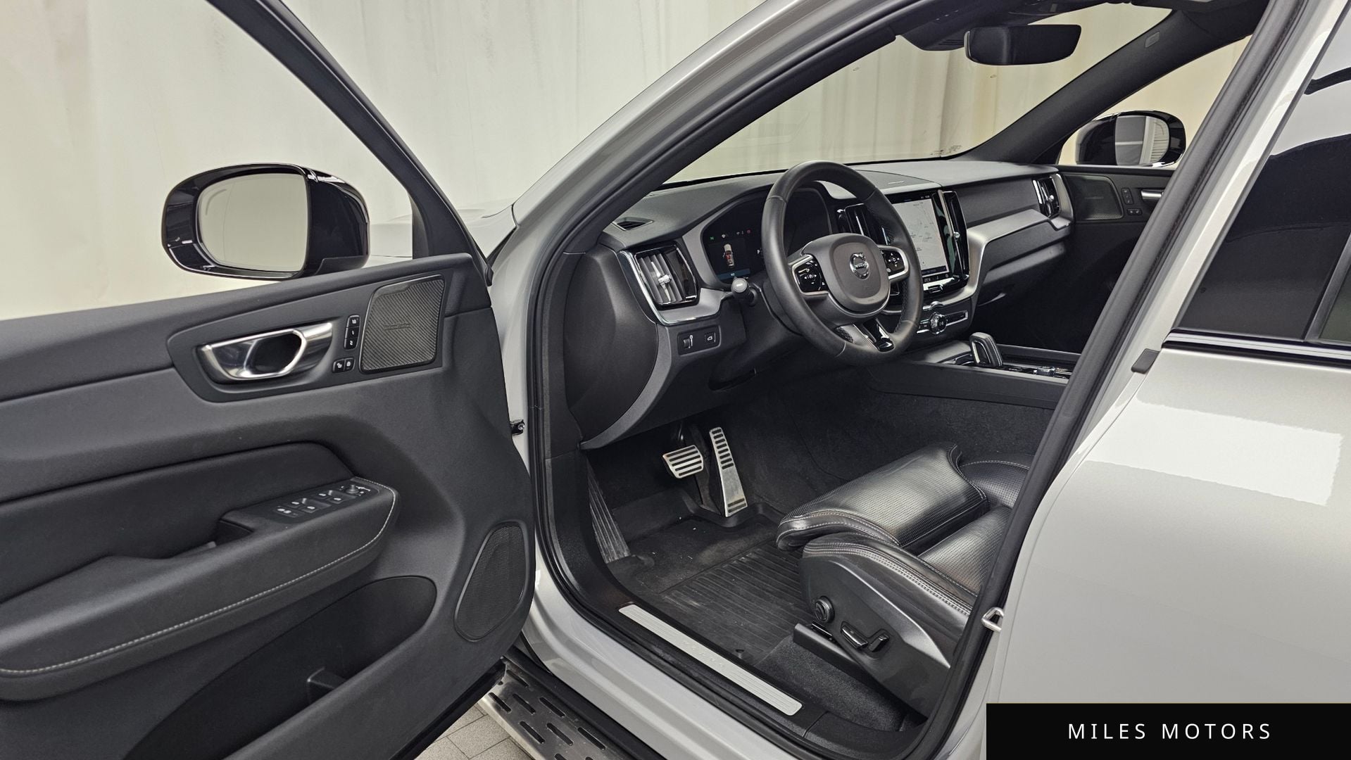 Volvo XC60 2022 — миниатюра 10