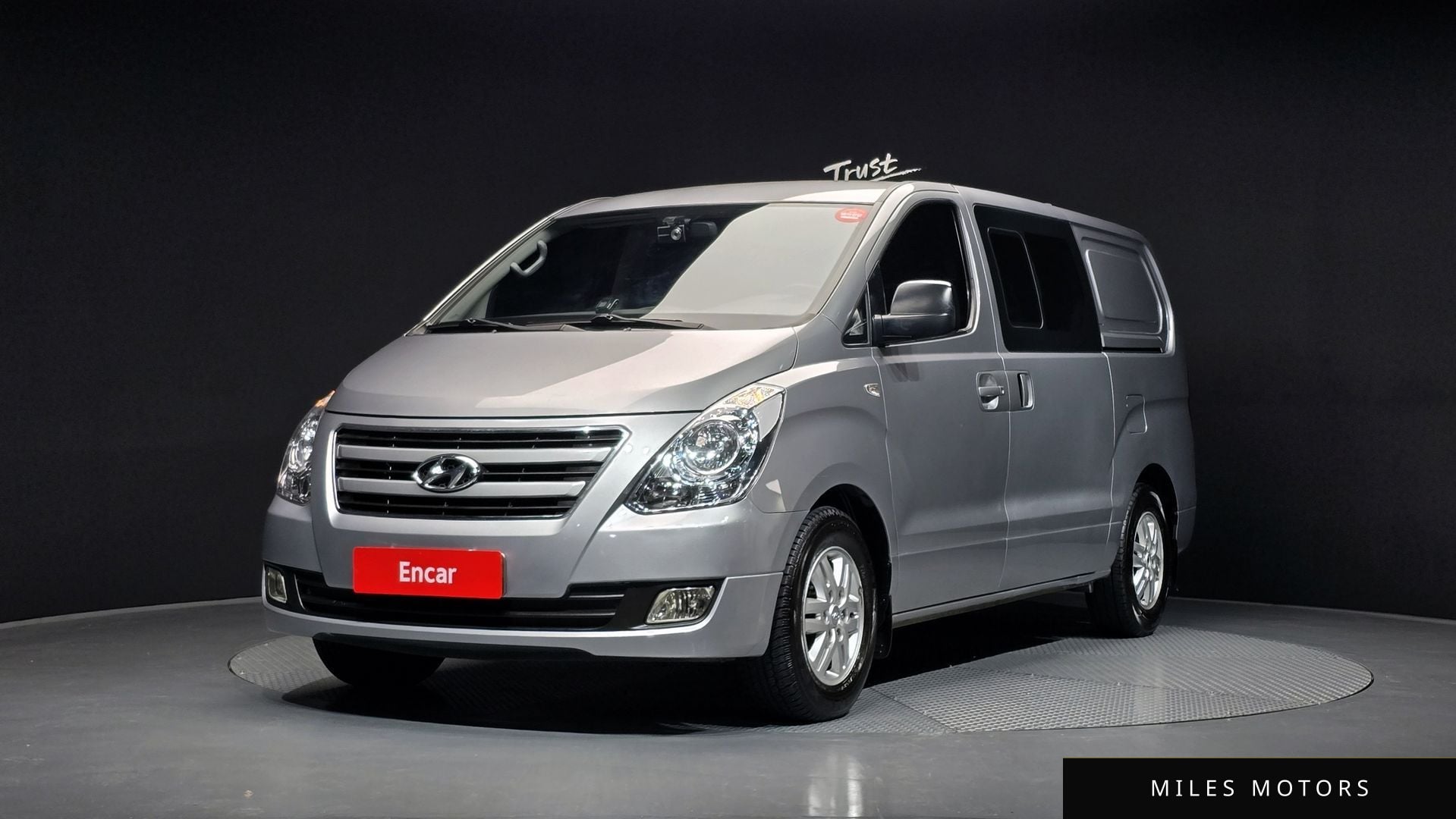 Hyundai Starex 2017 — фото 1 из 12