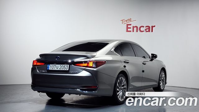 Лексус ES300h 2022 — миниатюра 2