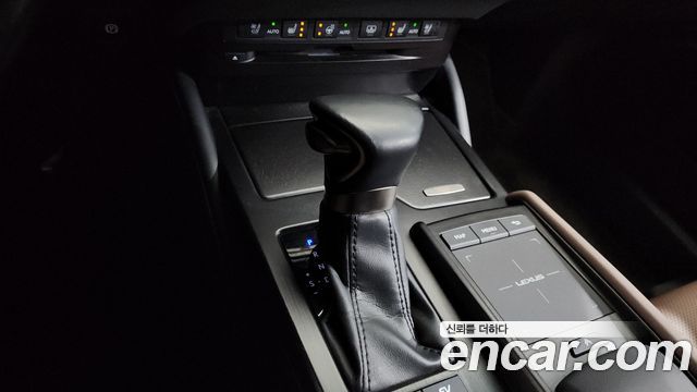 Лексус ES300h 2022 — миниатюра 9