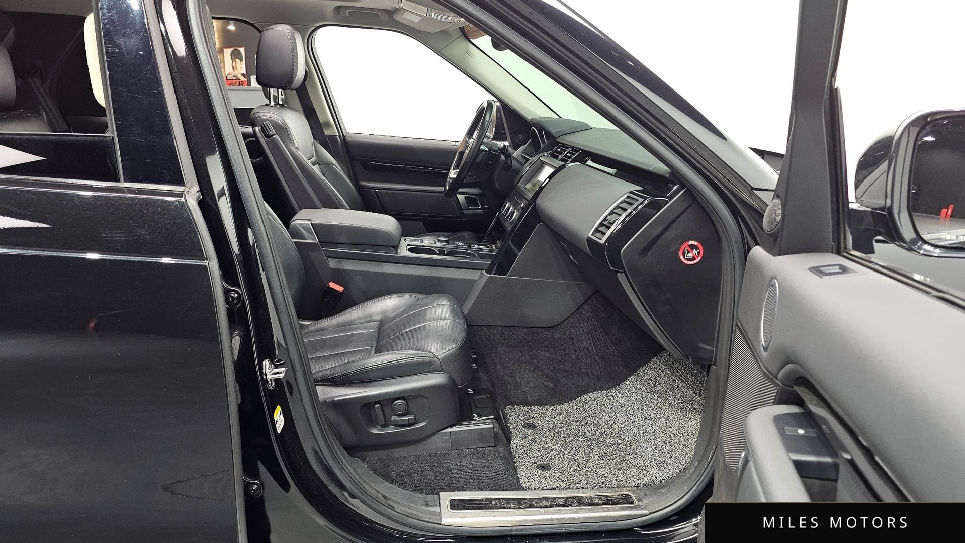 Land Rover Discovery 2018 — миниатюра 11
