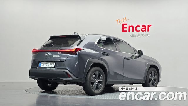 Лексус UX300h 2026 — миниатюра 2
