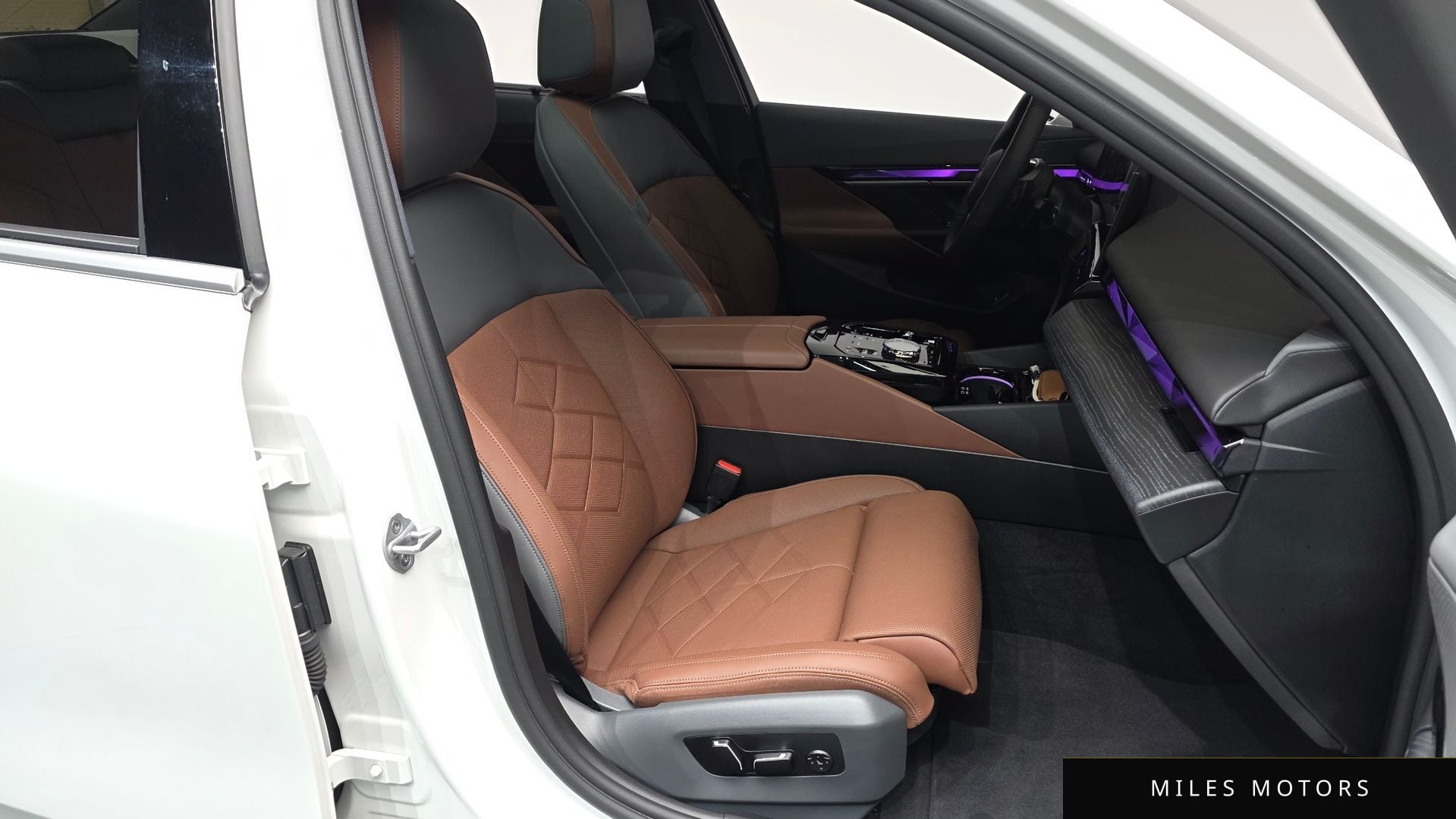 BMW 5 Series (G60) 2025 — миниатюра 9