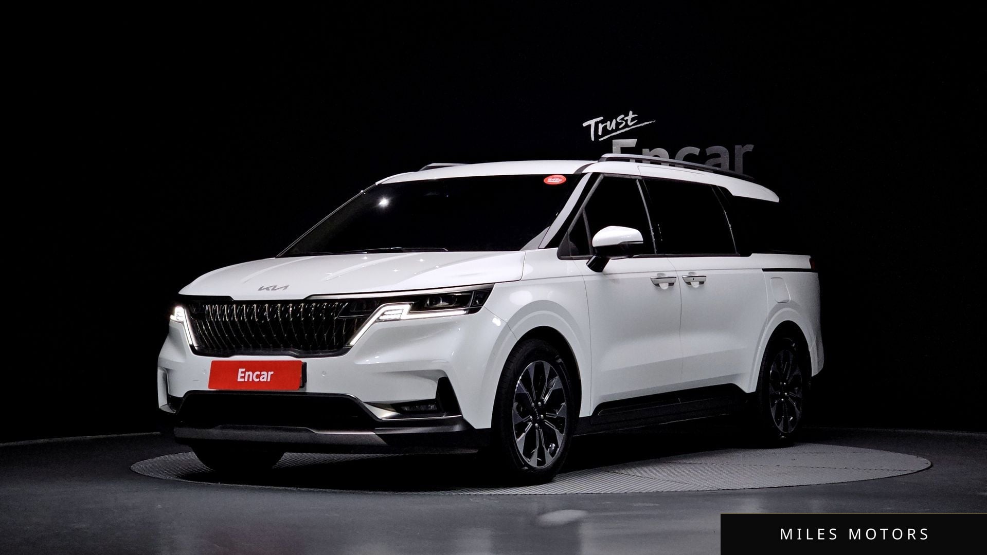 Kia Carnival 2023 — фото 1 из 12