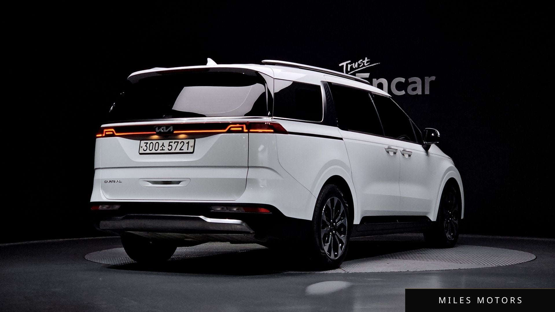 Kia Carnival 2023 — миниатюра 2