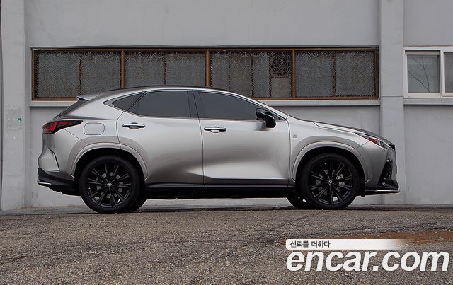 Лексус NX450h+ 2023 — миниатюра 2