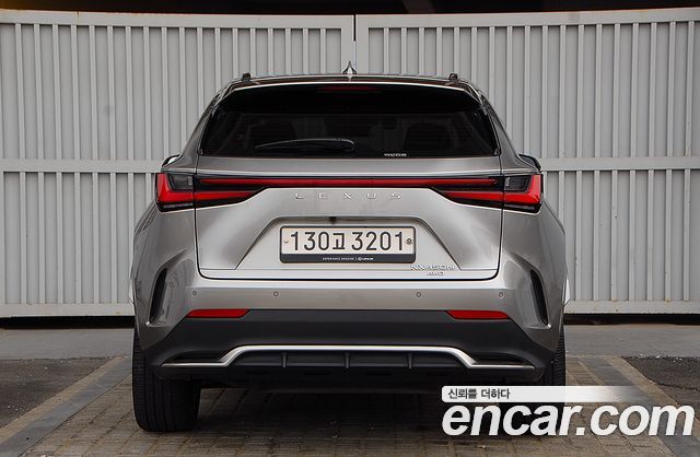 Лексус NX450h+ 2023 — миниатюра 3