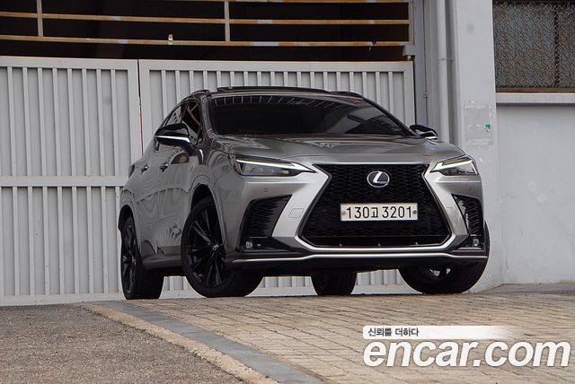 Лексус NX450h+ 2023 — миниатюра 4