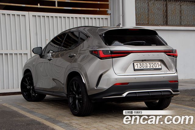 Лексус NX450h+ 2023 — миниатюра 8