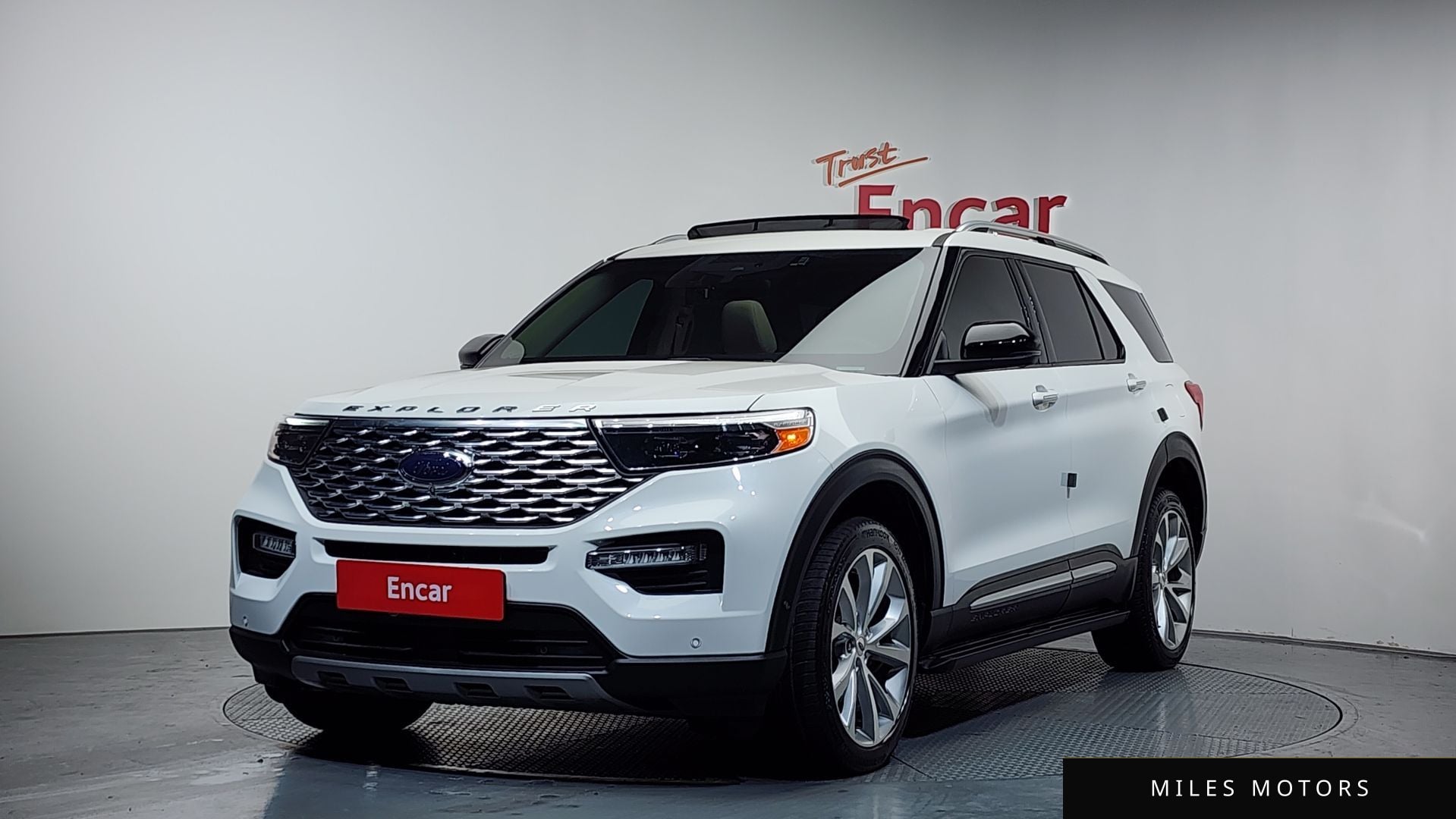 Ford Explorer 2022 — фото 1 из 12
