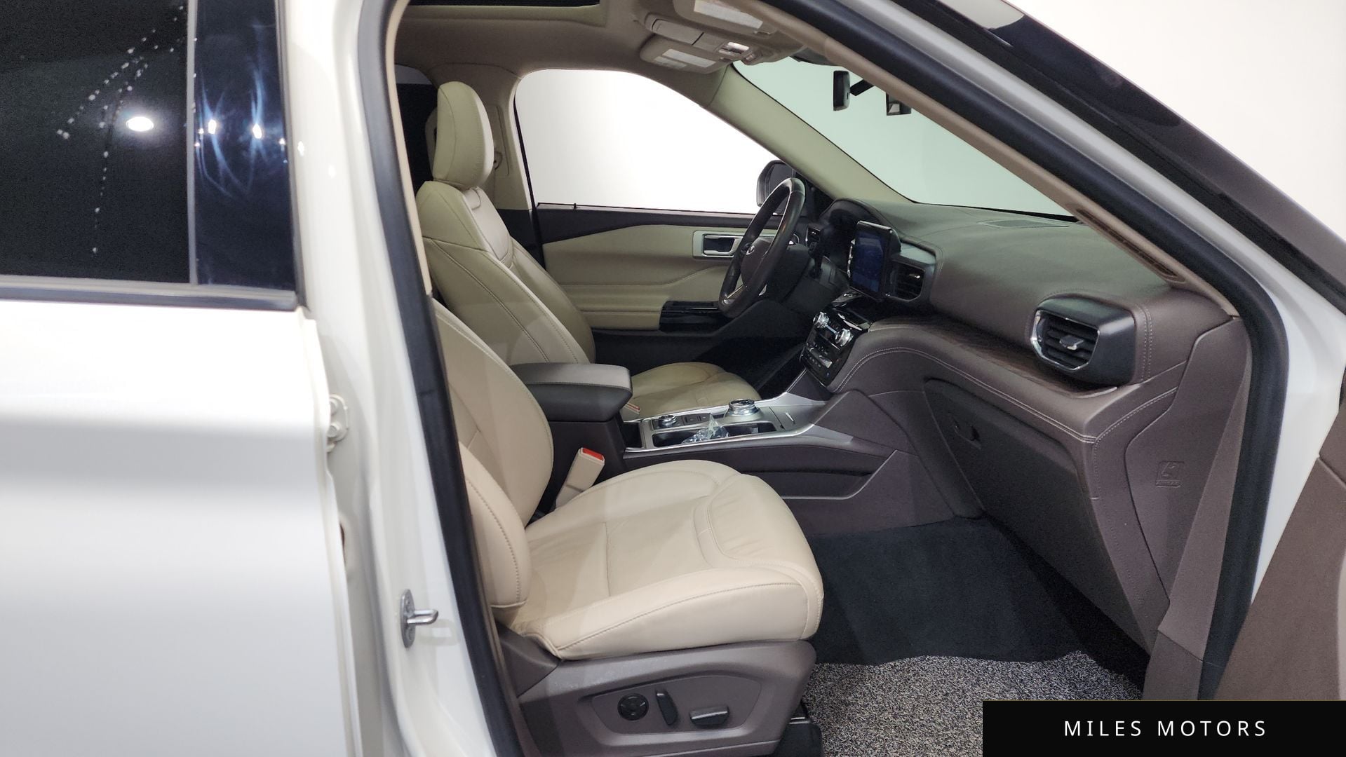 Ford Explorer 2022 — миниатюра 11