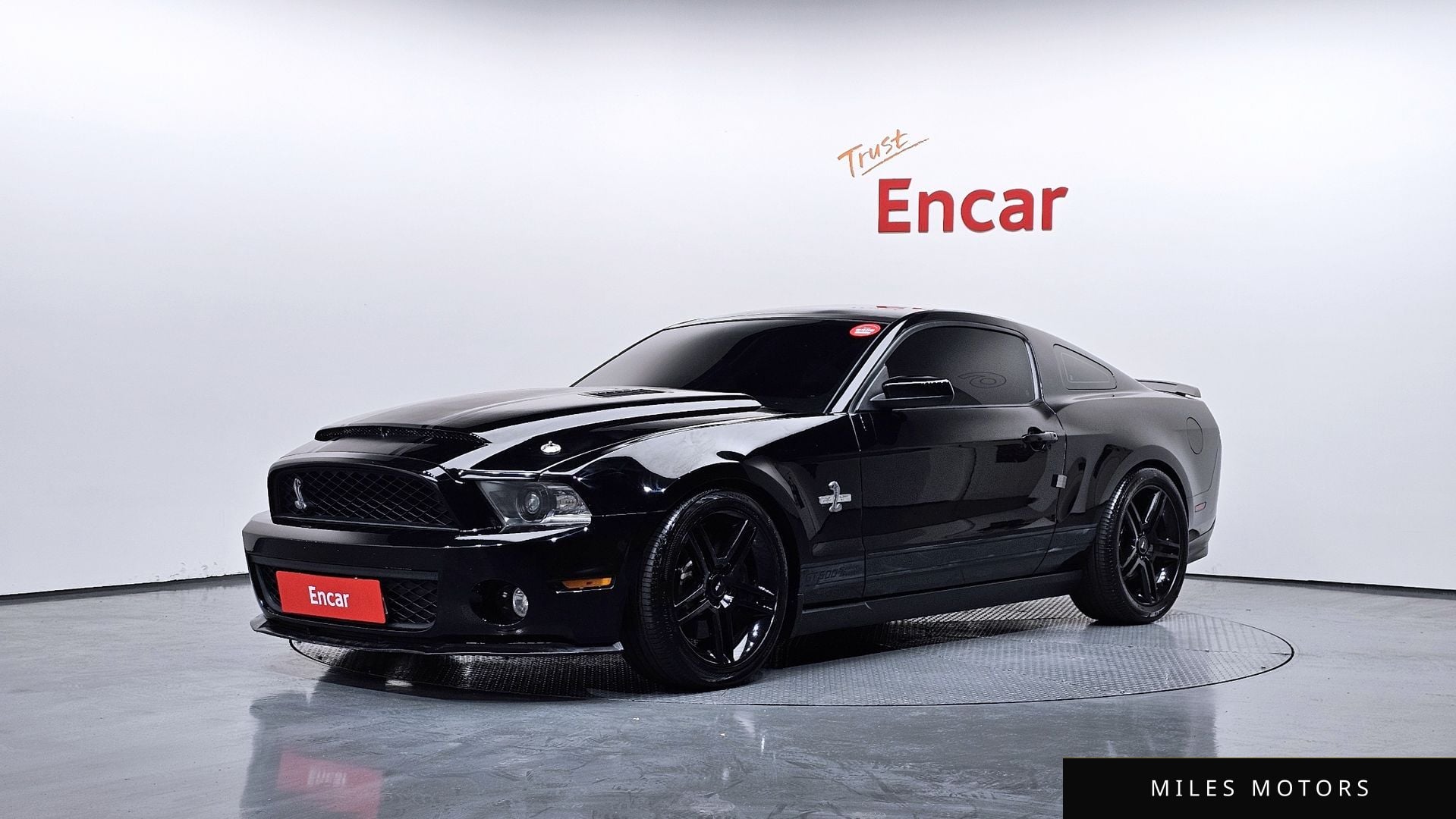 Ford Mustang 2010 — фото 1 из 12