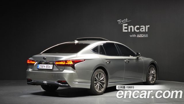 Лексус LS500h 2023 — миниатюра 2