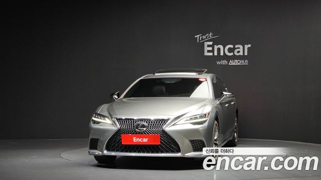 Лексус LS500h 2023 — миниатюра 3