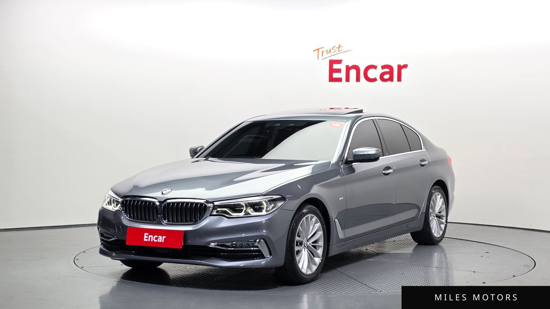 BMW 5 Series (G30) 2018 — фото 1 из 12