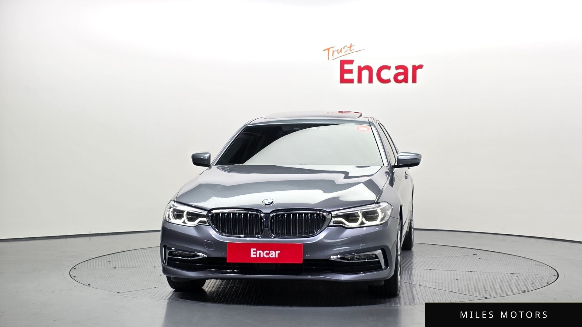 BMW 5 Series (G30) 2018 — миниатюра 3