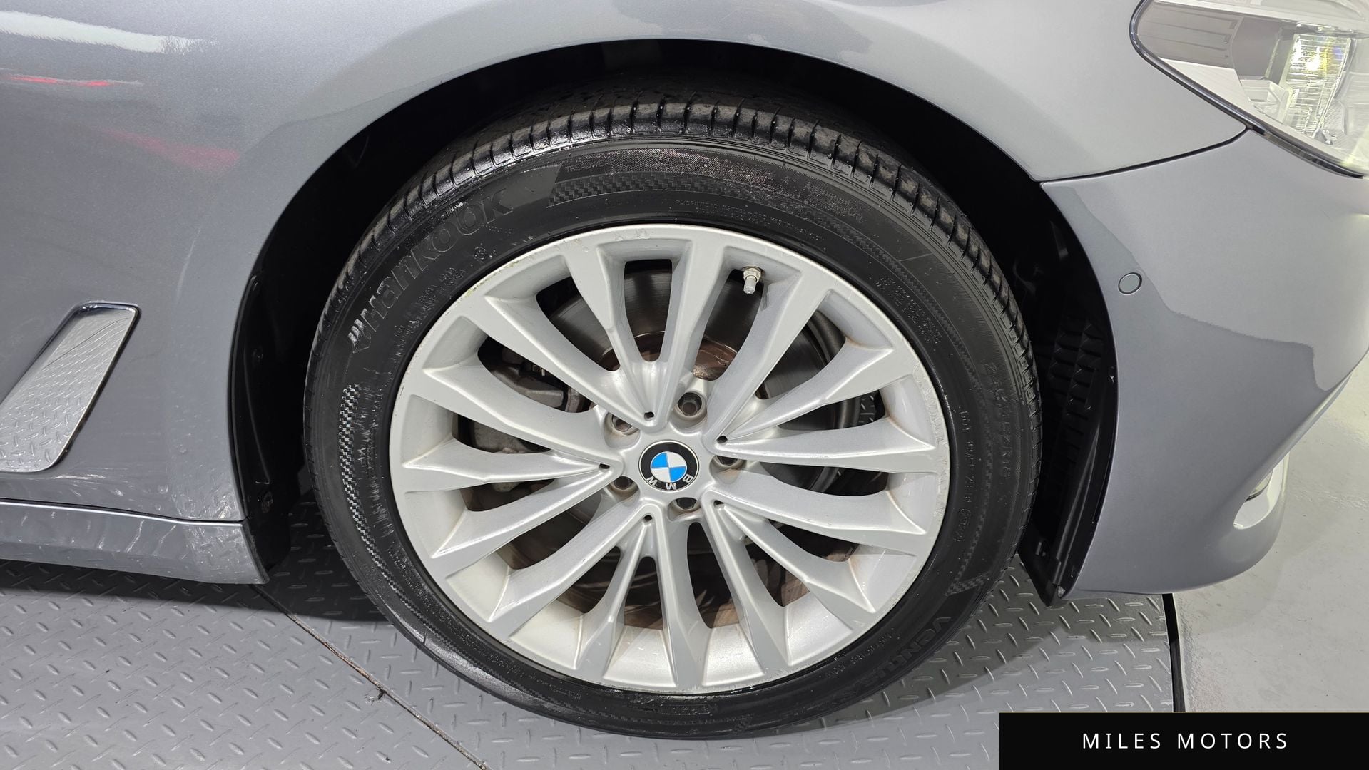 BMW 5 Series (G30) 2018 — миниатюра 5