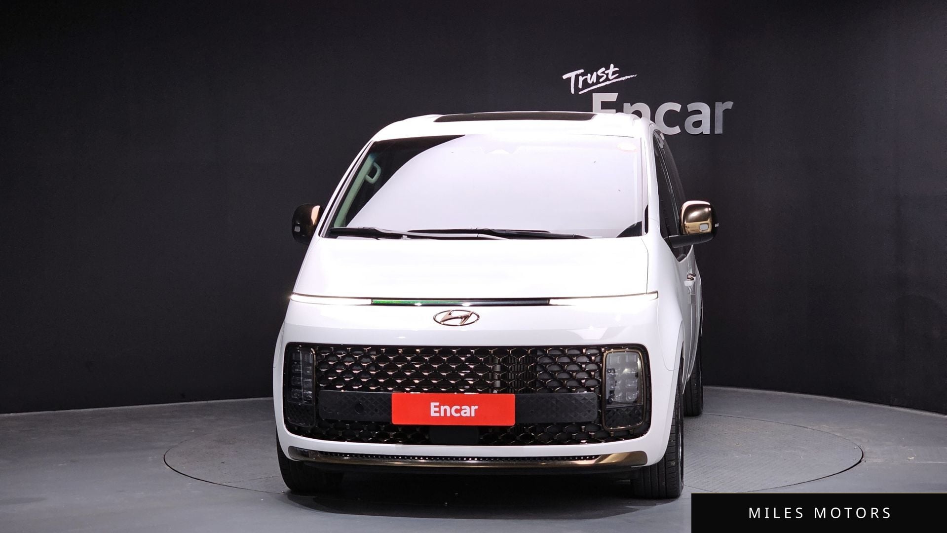 Hyundai Staria 2024 — миниатюра 3