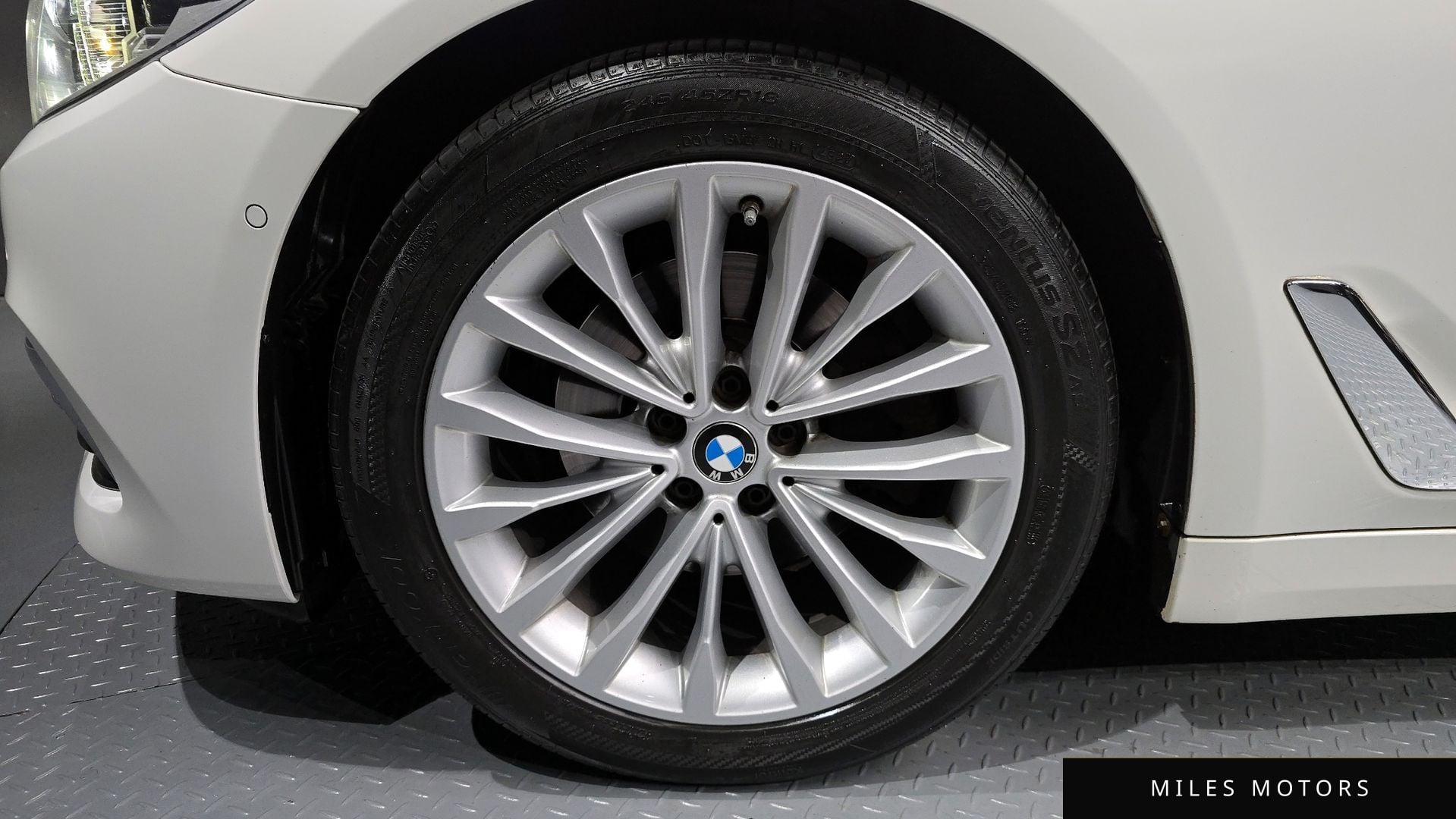 BMW 5 Series (G30) 2018 — миниатюра 5