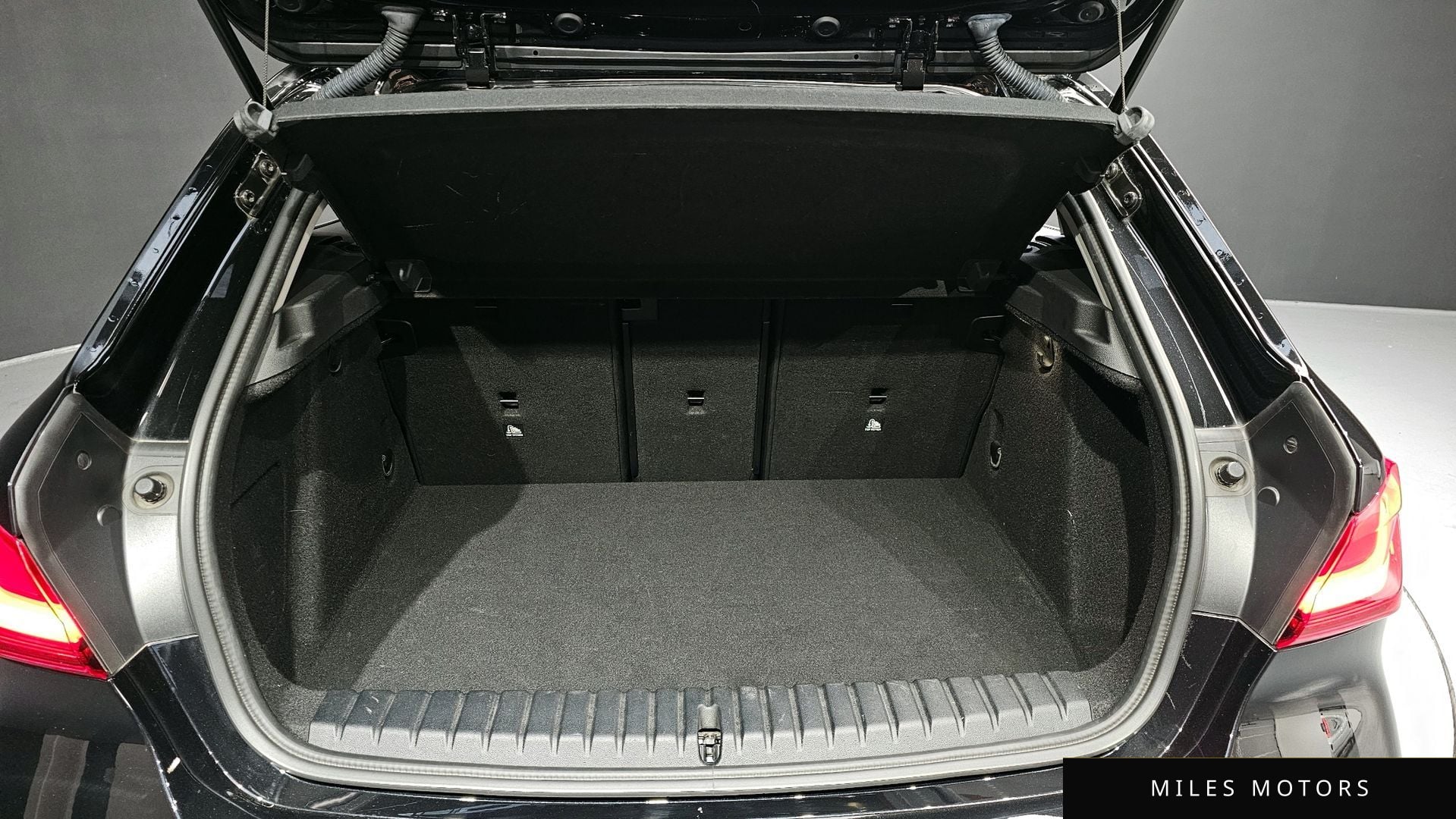 BMW 1시리즈 (F40) 2020 — миниатюра 20