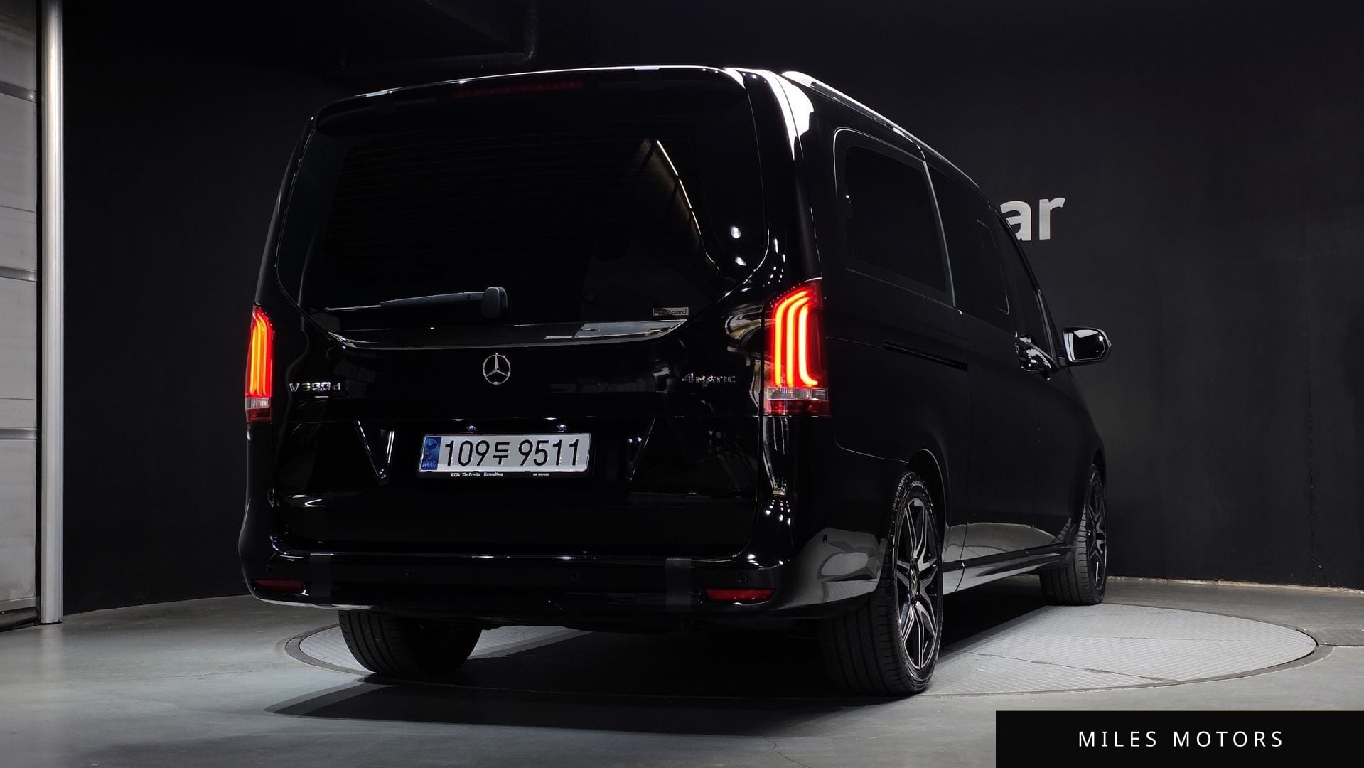 Mercedes-Benz V-Class 2023 — миниатюра 2