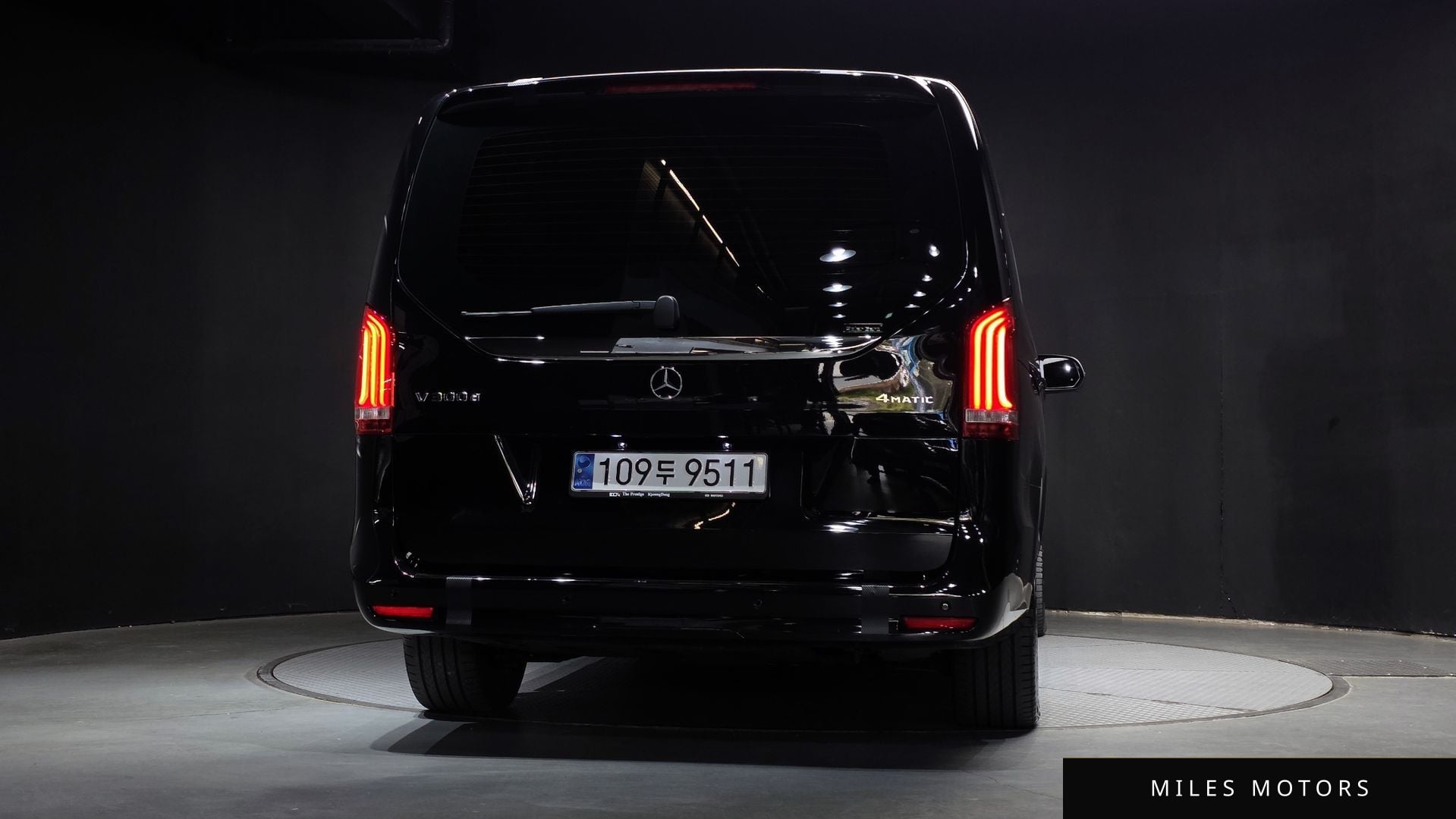 Mercedes-Benz V-Class 2023 — миниатюра 4