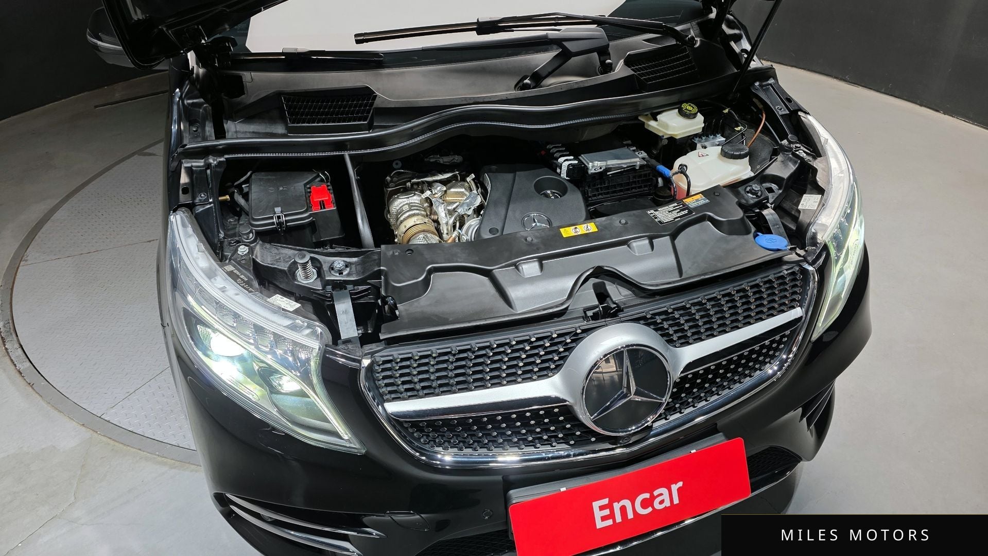 Mercedes-Benz V-Class 2023 — миниатюра 6