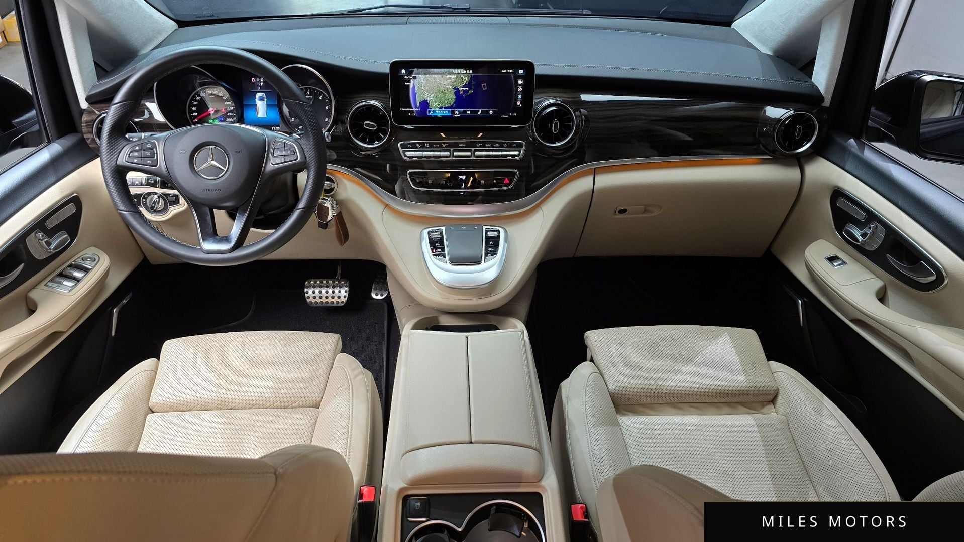 Mercedes-Benz V-Class 2023 — миниатюра 7