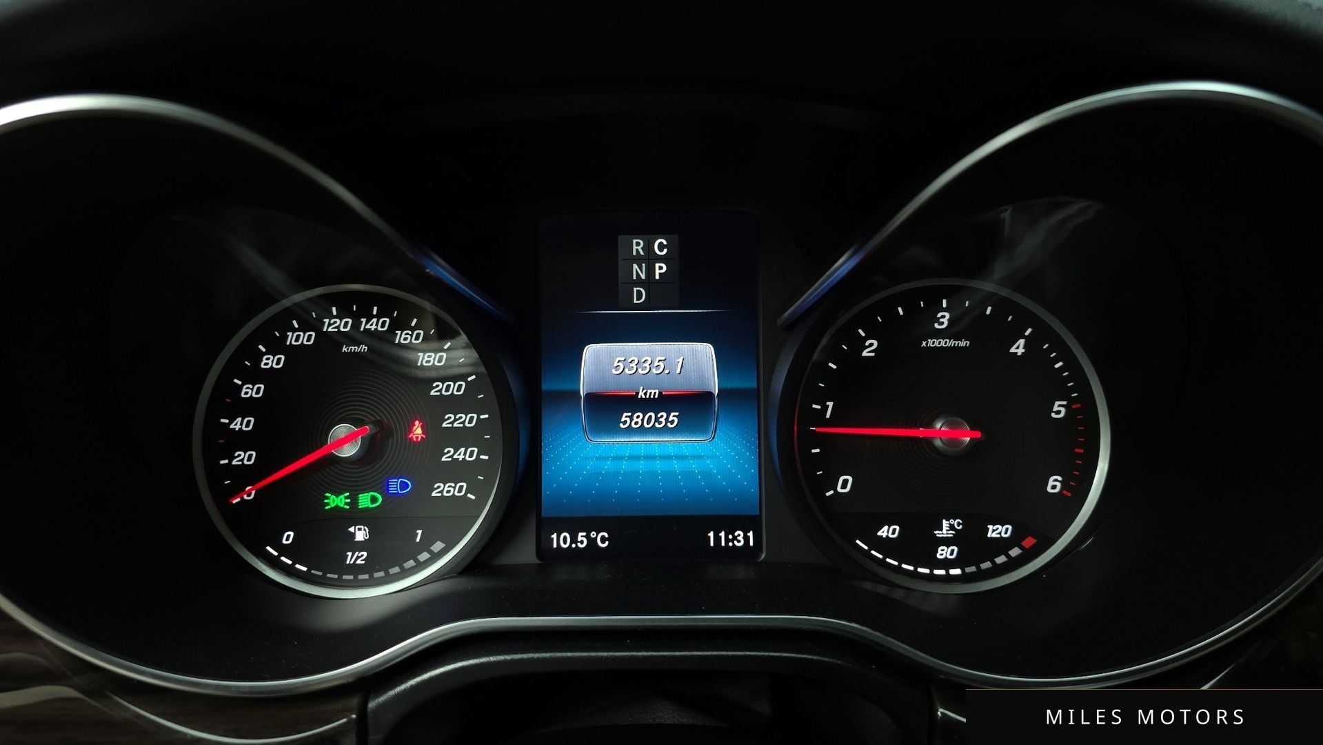 Mercedes-Benz V-Class 2023 — миниатюра 8