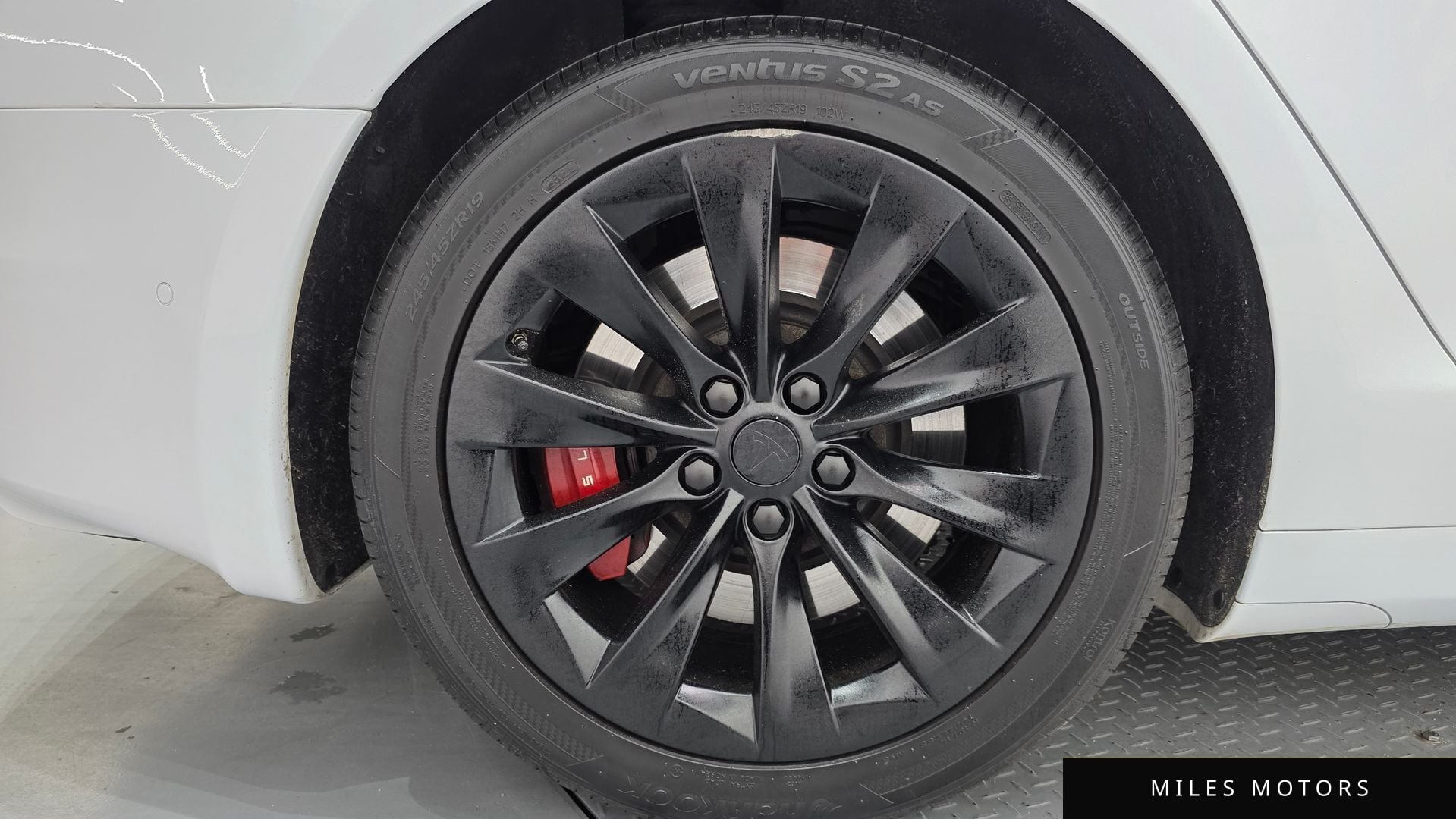 Tesla Model S 2017 — миниатюра 5