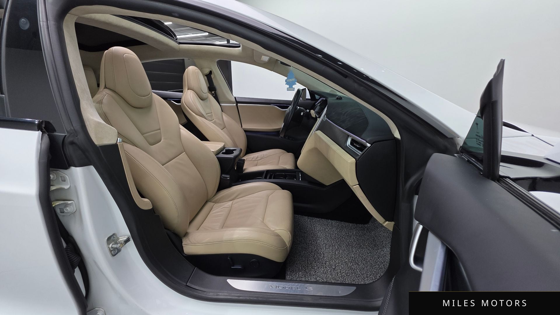 Tesla Model S 2017 — миниатюра 10