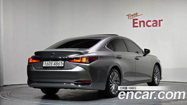 Лексус ES300h 2019 — миниатюра 2