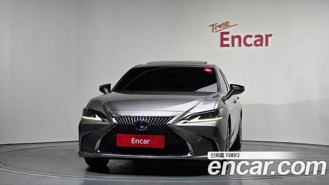 Лексус ES300h 2019 — миниатюра 3