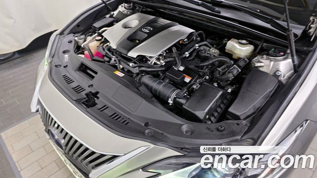 Лексус ES300h 2019 — миниатюра 6