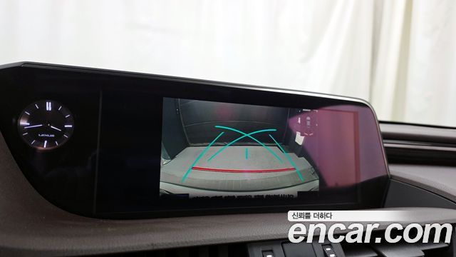 Лексус ES300h 2019 — миниатюра 19