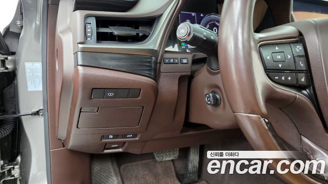 Лексус ES300h 2019 — миниатюра 20