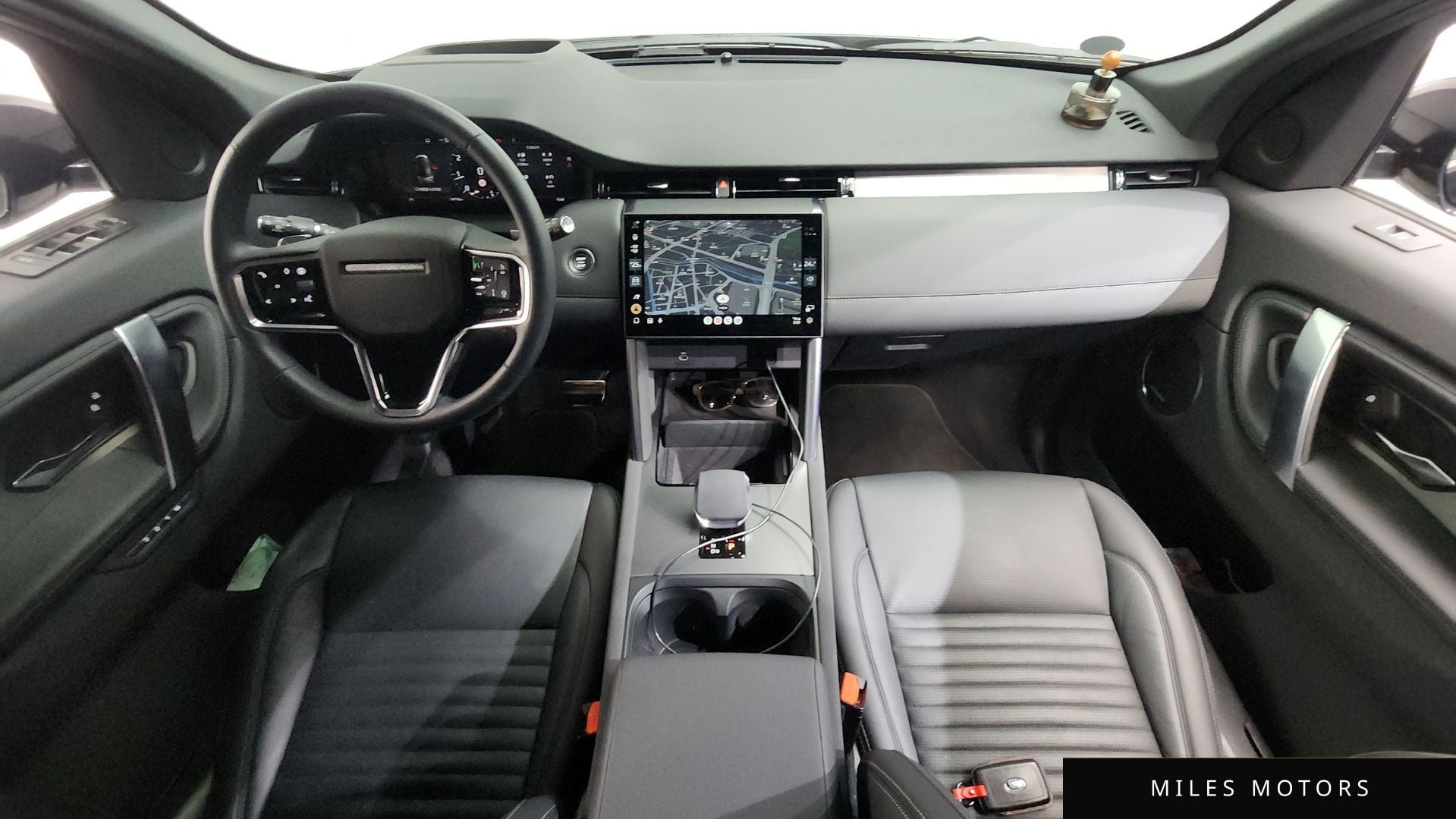 Land Rover Discovery Sport 2025 — миниатюра 7
