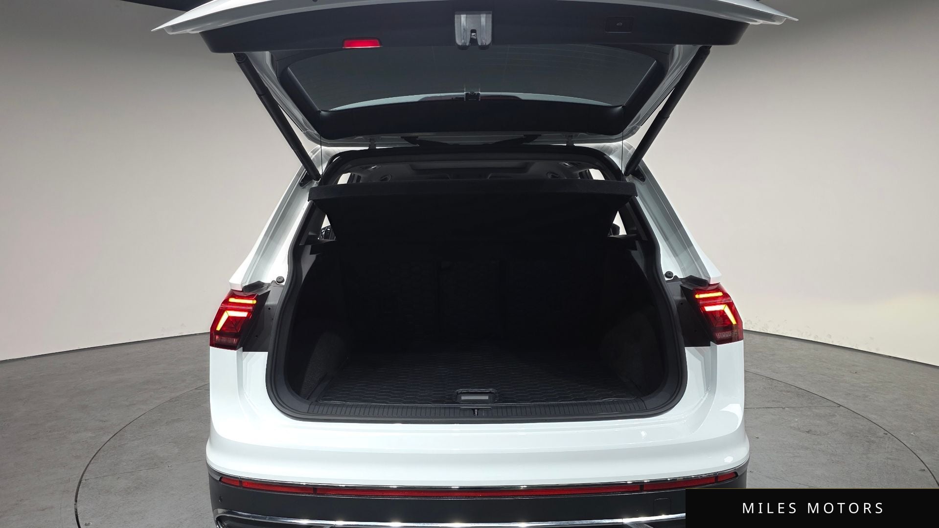 Volkswagen Tiguan 2024 — миниатюра 20