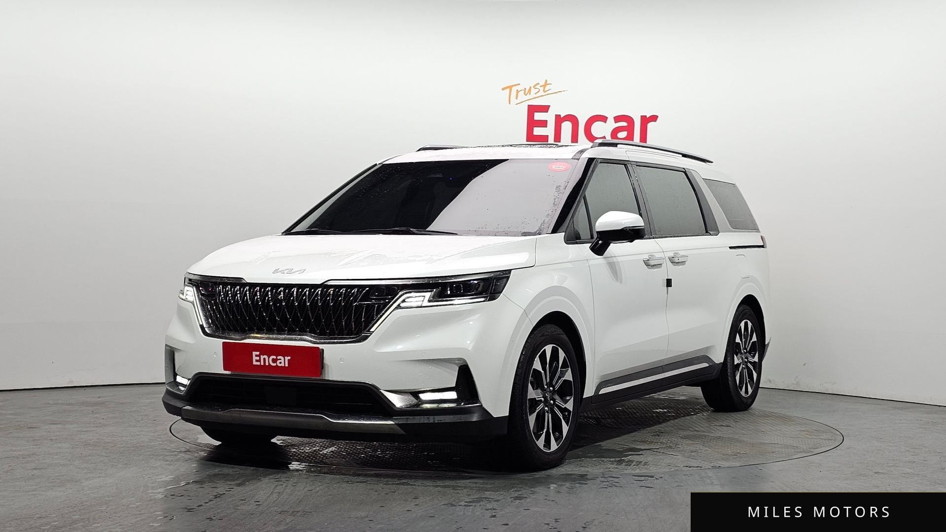 Kia Carnival 2023 — фото 1 из 12