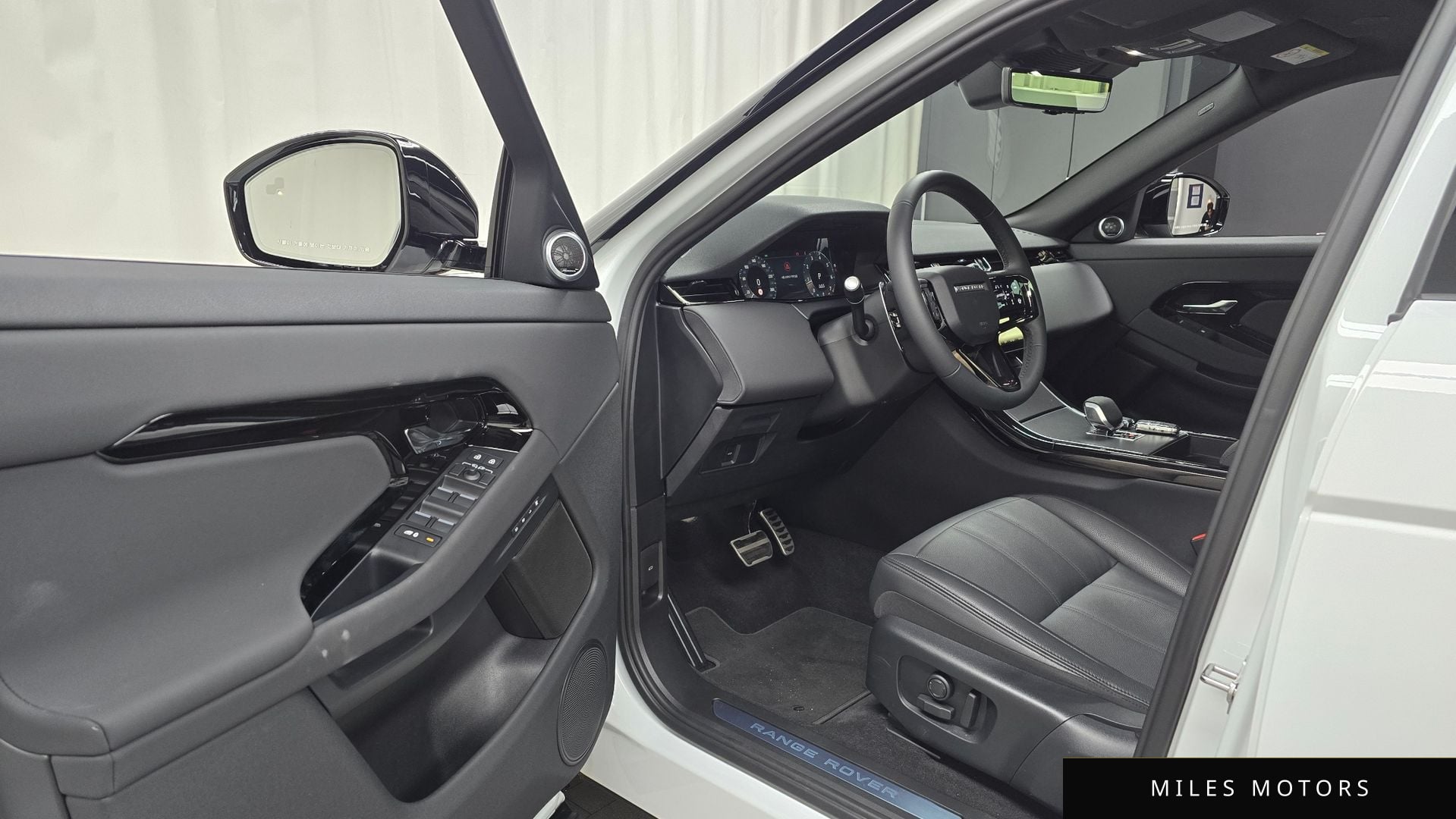 Land Rover Range Rover Evoque 2024 — миниатюра 11