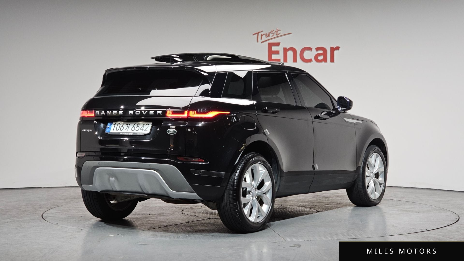 Land Rover Range Rover Evoque 2022 — фото 1 из 12
