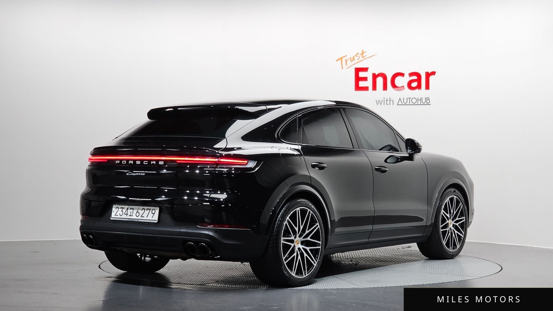 Porsche Cayenne 2024 — миниатюра 2