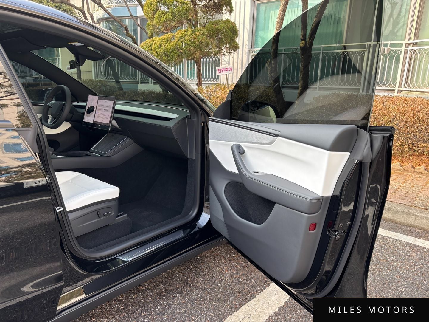Tesla Model Y 2026 — миниатюра 9
